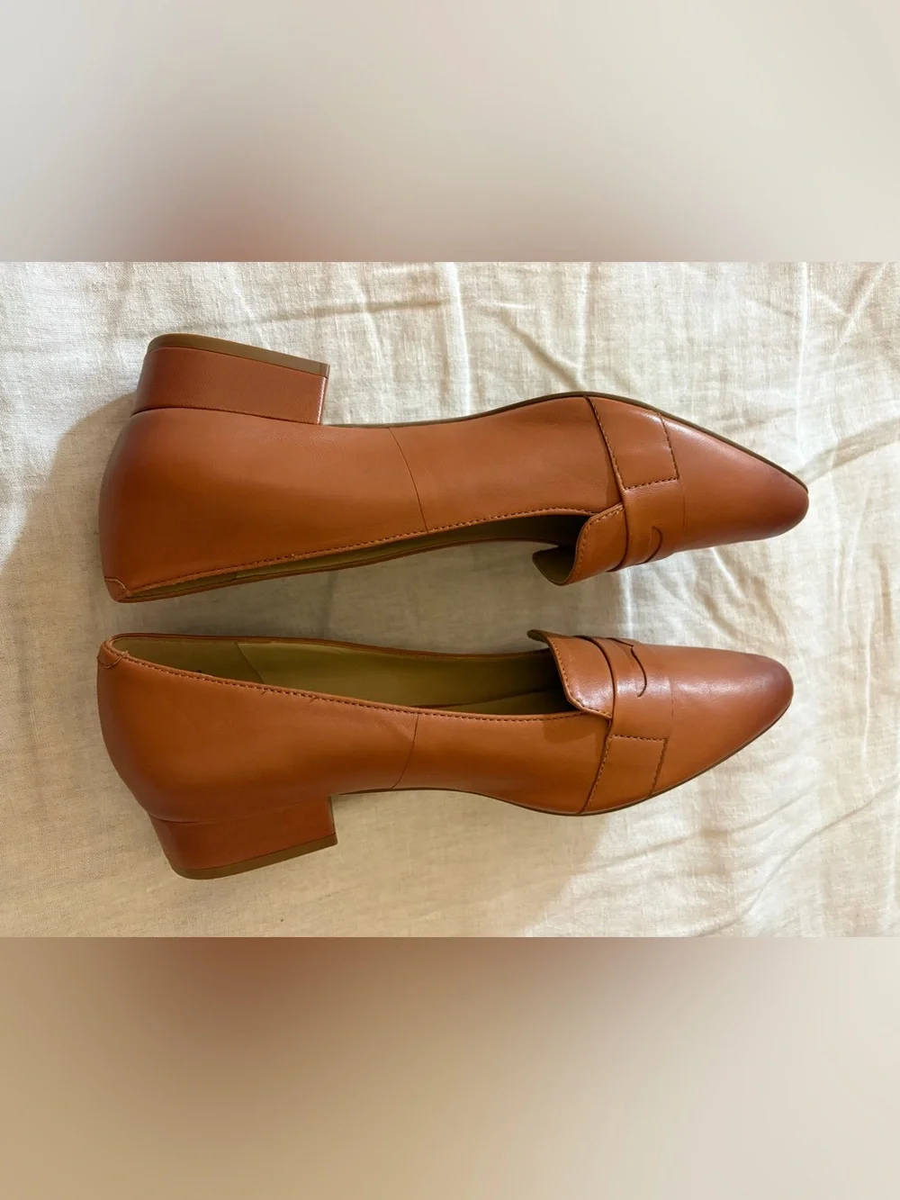 Trotters Joelle Pumps With Penny Loafer Design 8M NWT FLOOR SAMPLE